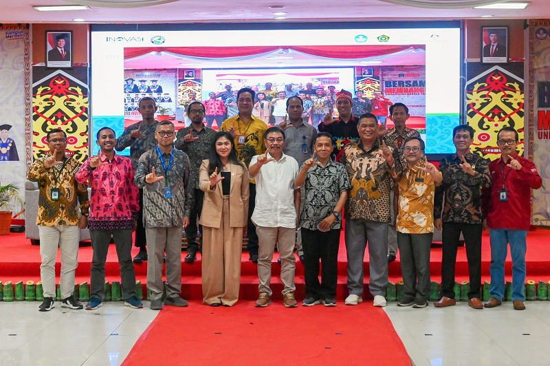 ISTIMEWA PENDIDIKAN: Ketua Komisi IV DPRD Kaltara, Tamara Moriska berfoto bersama para narasumber dan tamu undangan di acara Gelar Wicara Internasional.