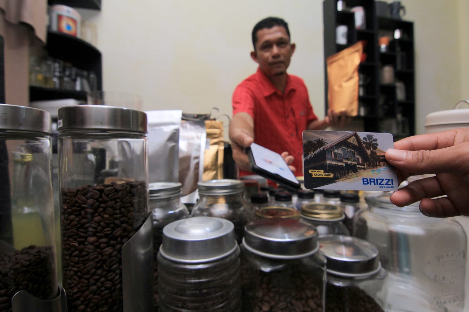 Bersiap Hadapi Periode Libur Nataru, BRI Bagikan Beragam Cara Praktis Top-Up Saldo BRIZZI