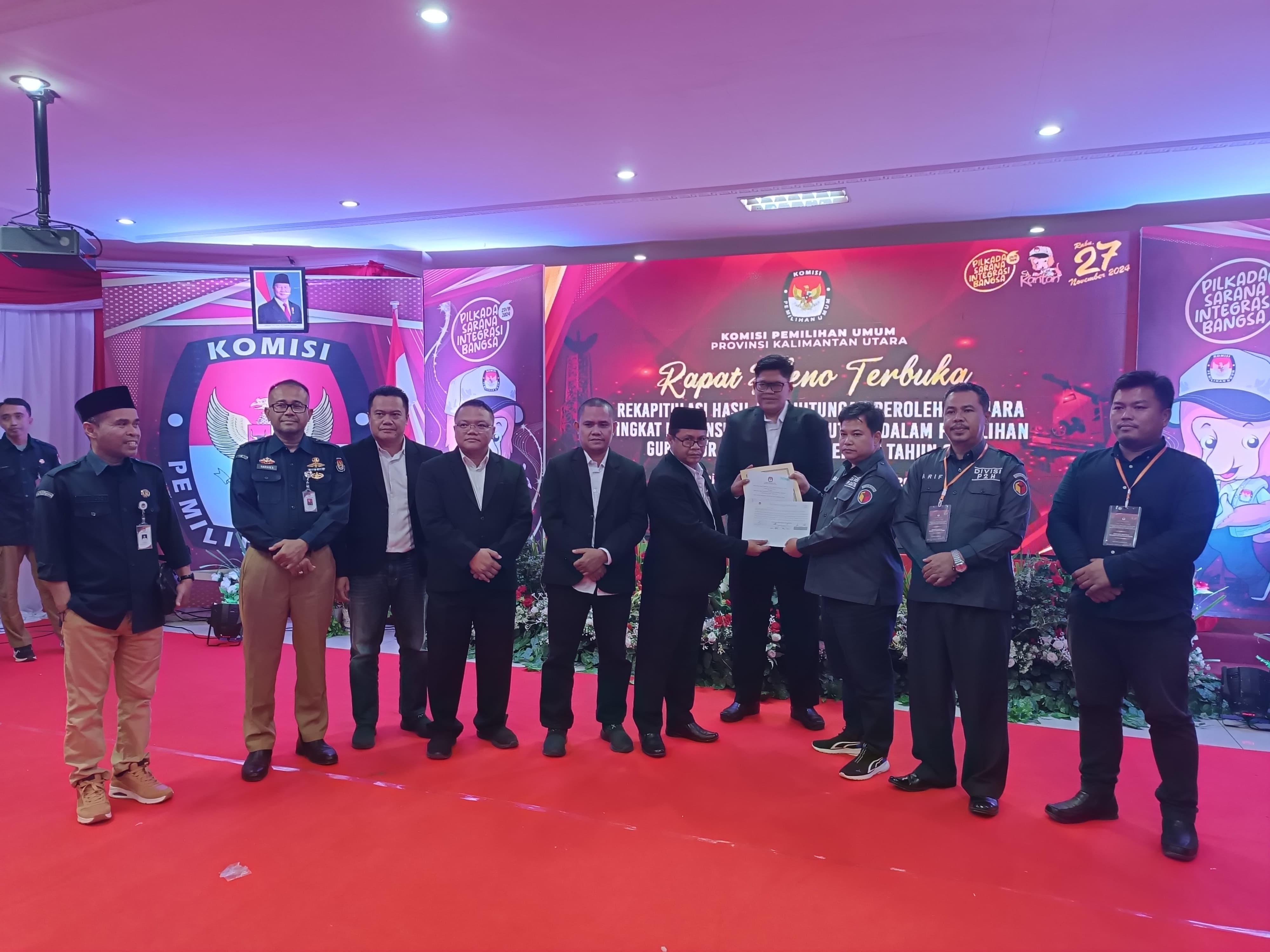 IWAN K/RADAR TARAKAN DEMOKRASI: Penyerahan dokumen hasil rekapitulasi perolehan suara Pilgub Kaltara 2024 oleh KPU ke Bawaslu Kaltara.