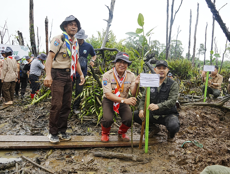 LINGKUNGAN: Penanaman mangrove dan pohon produktif di Bulungan. FOTO: DKISP KALTARA