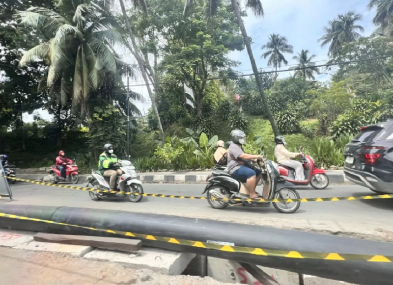 SP MASIH DIKERJAKAN: Salah satu pengerjaan drainase di sepanjang Jalan Bhayangkara.