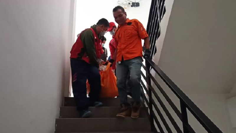 EKO/KP JASAD: Lansia berusia 72 tahun ditemukan di lantai empat di Guest House Jalan Belatuk, Samarinda.