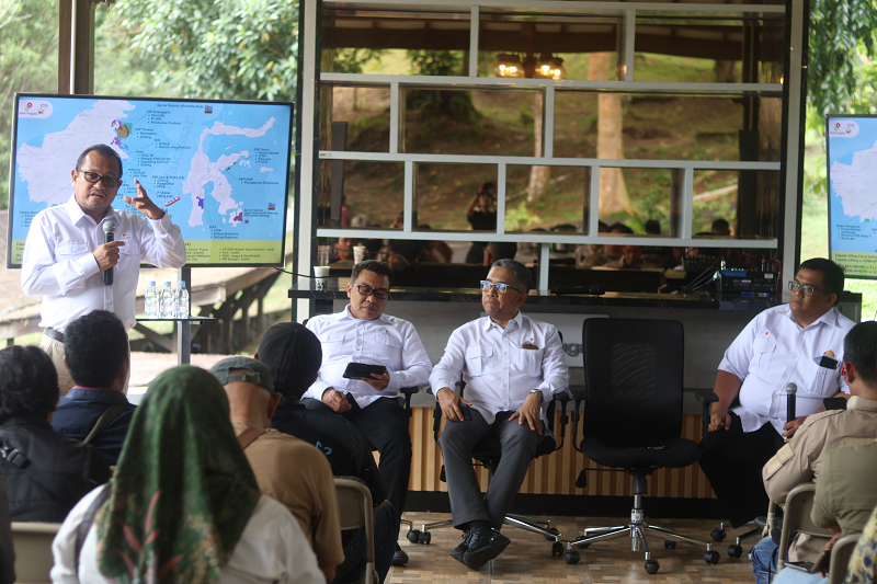 ANGGI/KP DIDUKUNG PENUH: Azhari Idris membeberkan progres proyek migas laut dalam Indonesia yang saat ini digarap ENI, menggantikan PT Chevron Pacific Indonesia sebagai operator.