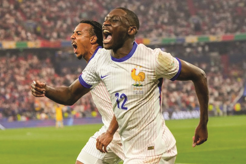 AP Photo/Hassan Ammar DIKABARKAN DIJUAL: Randal Kolo Muani dikabarkan masuk daftar jual PSG.