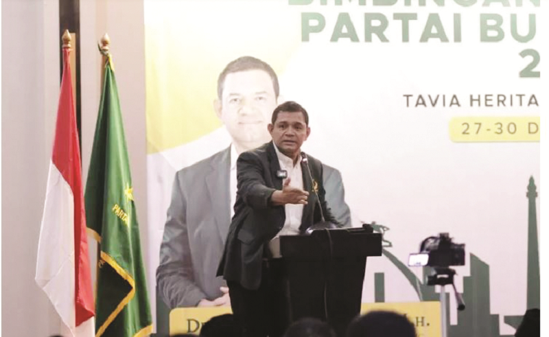 ARAHAN: Penjabat Ketua Umum PBB Fahri Bachmid memberikan pengarahan dalam Bimtek PBB untuk anggota DPRD. (Istimewa).