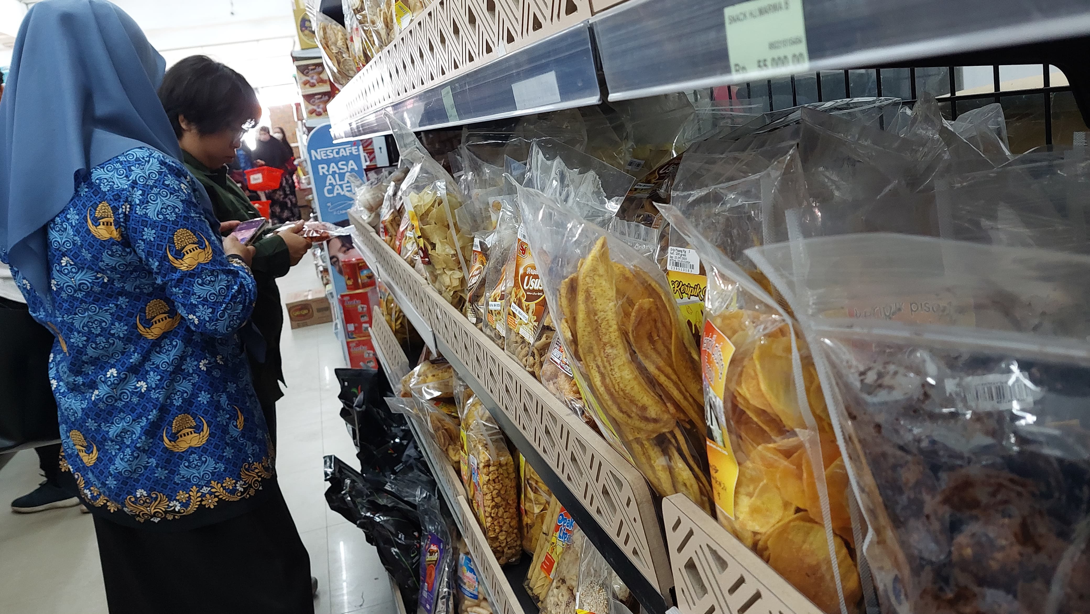 WAJIB HALAL : Produk UMKM wajib mengantongi sertifikat halal.