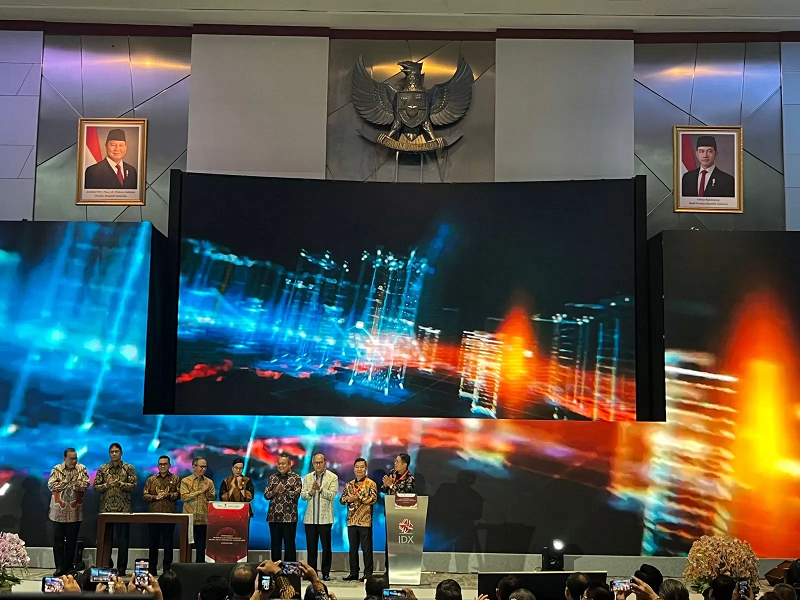 PERDANA 2025: IHSG dibuka hijau di level 7.107,96 pada perdagangan awal tahun 2025, Kamis (2/1). (Nurul Fitriana/JawaPos.com).