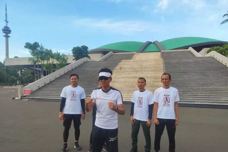 PENUHI JANJI: Anggota DPR RI Didik Hariyadi (kedua kiri) tunaikan janji dengan jalan kaki dari Jakarta ke Boyolali. (Antara)