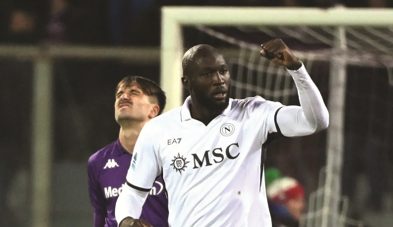 AFP/Alberto Pizzoli SELEBRASI: Penyerang Napoli Romelu Lukaku merayakan keberhasilannya mencetak gol pada pertandingan Liga Italia kontra Fiorentina di Stadion Artemio Franchi, Florence, Minggu (5/1)