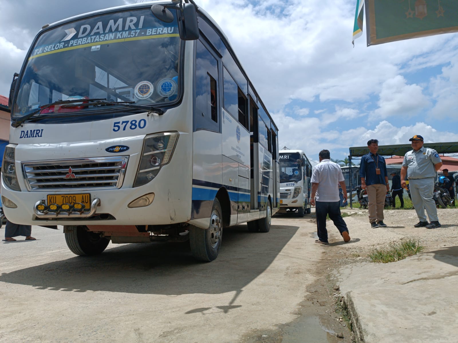 ANGKUTAN UMUM: Beberapa layanan transportasi darat yang dibuka di Kaltara. FOTO: ISTIMEWA