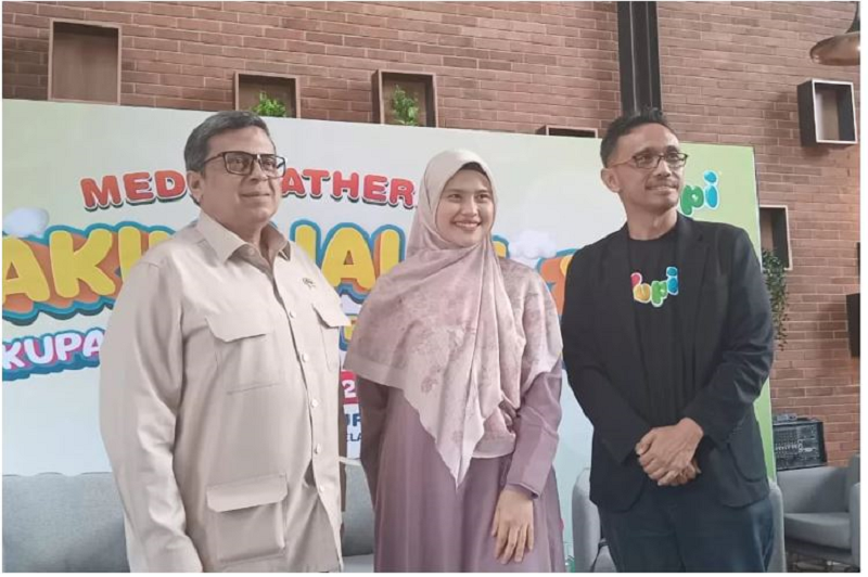 SERTIFIKASI: Kepala Badan Penyelenggara Jaminan Produk Halal Ahmad Haikal Hassan&nbsp; (kiri) saat hadir dalam diskusi Talk Show&nbsp; bertajuk "Yakin Halal? Yuk, Kupas Tuntas Bersama Ahlinya" di Jakarta. (Isti