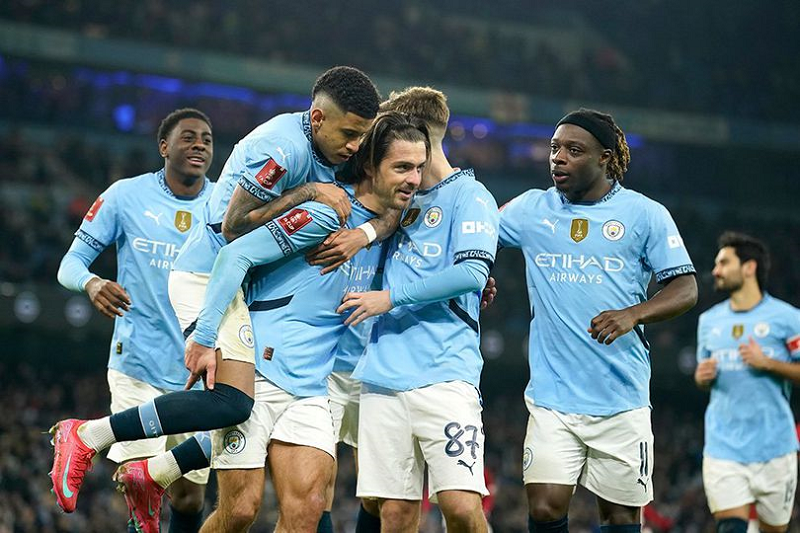 AP Photo/ Dave Thompson SELEBRASI: Momen selebrasi Jack Grealish di laga Manchester City vs Salford City, Piala FA 2024/2025.