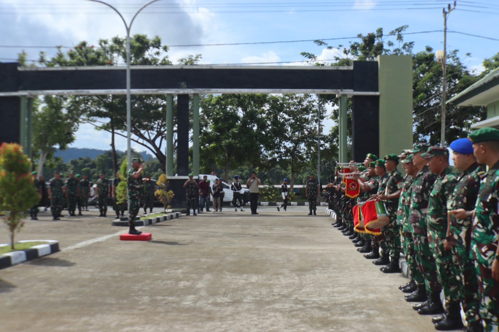 KUNJUNGAN KERJA: Pangdam VI/Mulawarma saat berkunjung ke Korem 092/Maharajalila.