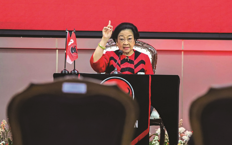 MASIH SOLID: Ketua Umum PDIP Megawati Soekarnoputri berpidato pada Perayaan Hari Ulang Tahun atau HUT ke-52 PDIP di Sekolah Partai, Lenteng Agung, Jumat (10/1/2025). (Dery Ridwansah/ JawaPos.com)