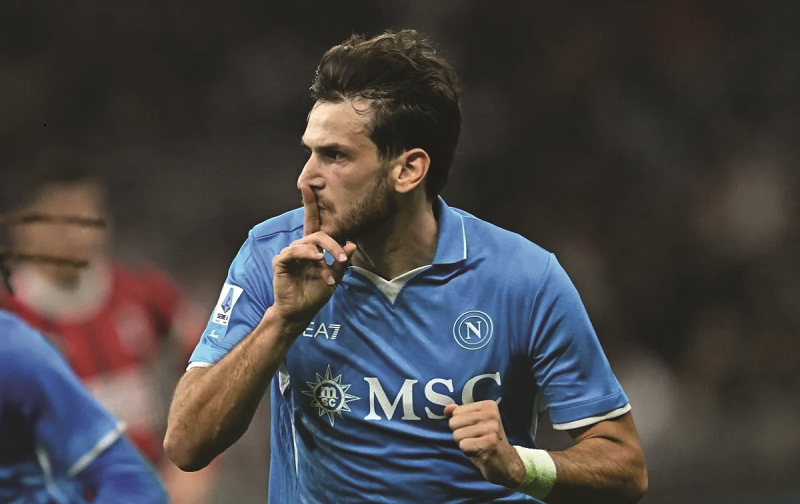 AFP/Gabriel Bouys KESEPAKATAN LISAN: PSG dikabarkan capai kesepakatan lisan dengan Napoli untuk mendapatkan penyerang asal Georgia Khvicha Kvaratskhelia.