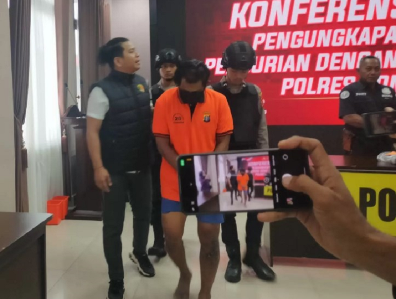 KP BELUM KAPOK: Pelaku Curanmor di Telihan diperlihatkan kepada awak media. Sudah 5 kali dipenjara, belum kapok juga.