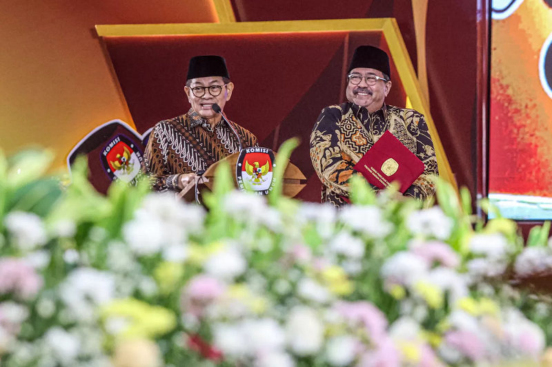 DITETAPKAN: Pasangan nomor tiga Pramono Anung-Rano Karno memberikan sambutan di Sidang Pleno Penetapan Gubernur dan Wakil Gubernur Jakarta di Hotel Pullman, Jakarta, Kamis (09/01/2025). (Hanung Hambar