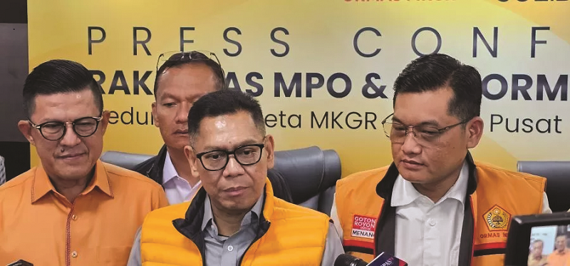 TERBUKA: Ketua Umum MKGR Adies Kadir di kantor DPP MKGR, Jakarta, Rabu (15/1). (Muhammad Ridwan/JawaPos.com)