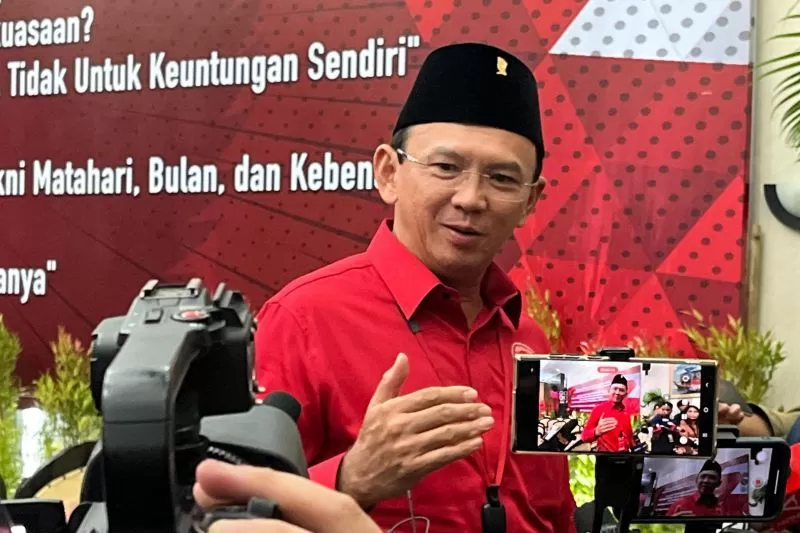 RESPONS: Ketua DPP Bidang Perekonomian PDIP Basuki Tjahaja Purnama mengatakan Megawati punya hubungan baik dengan Prabowo Subianto. (ANTARA/Narda Margaretha Sinambela)