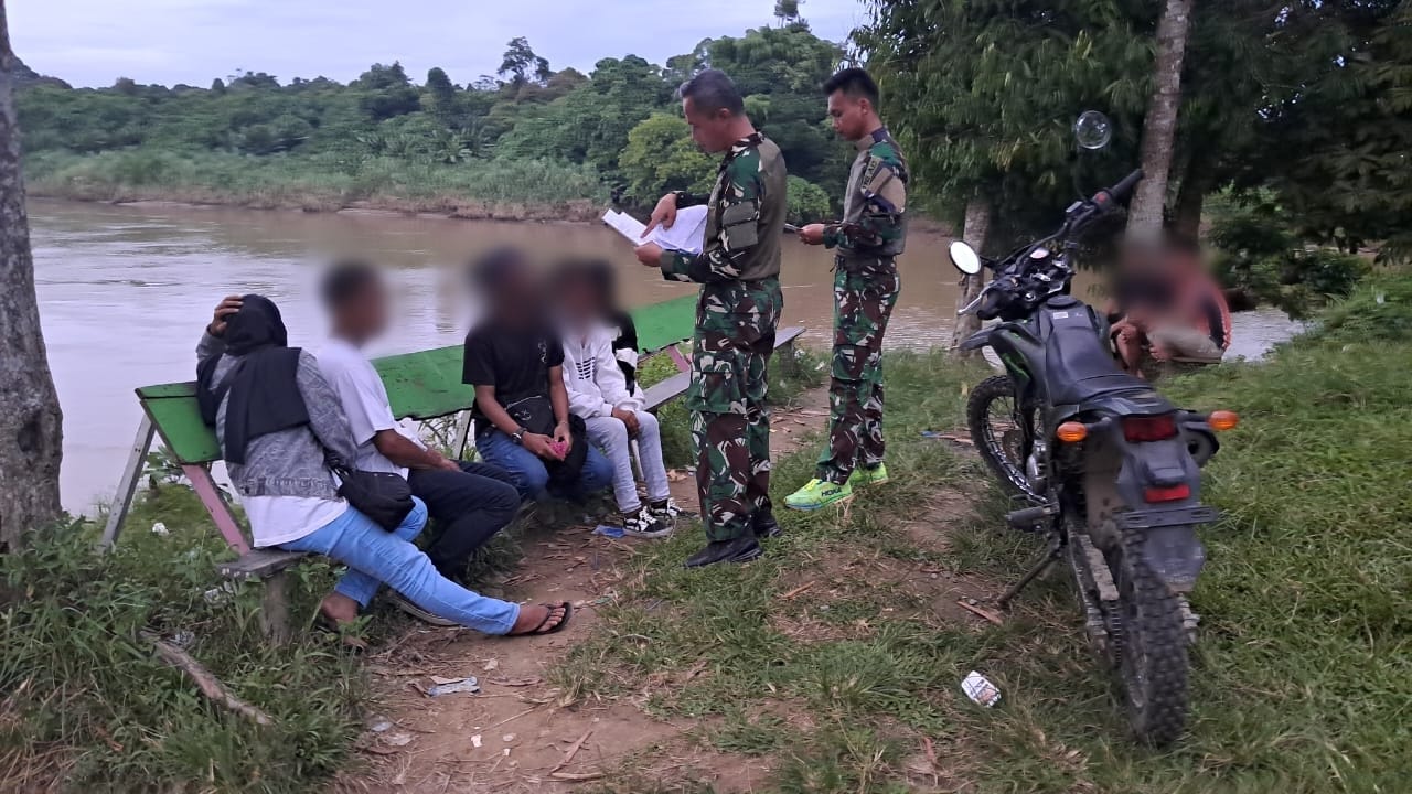ist ILEGAL: Petugas Satgas Pamtas Yonarmed 11 Kostrad gagalkan penyelundupan CPMI-NP