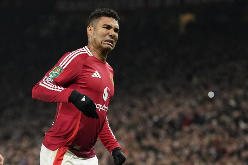 AP Photo/Dave Thompson BERPOTENSI PINDAH: Casemiro berpotensi akan pindah dari Manchester United.