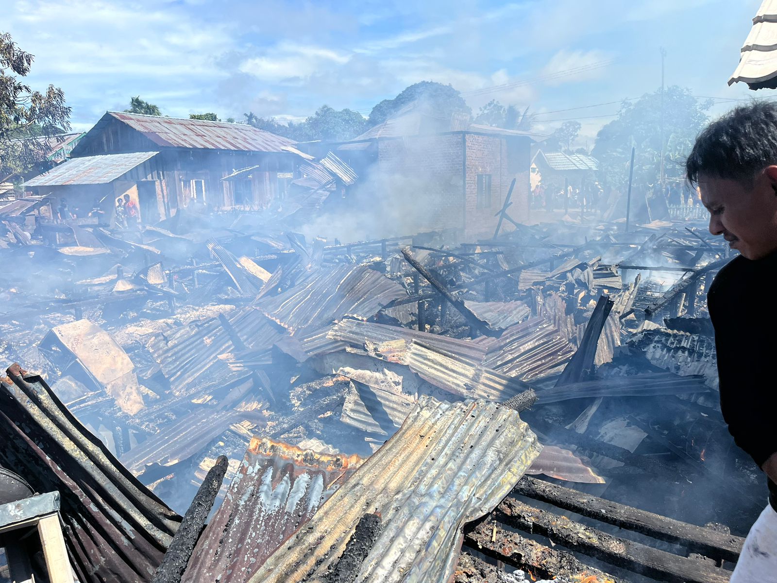 RATA DENGAN TANAH: Dinsos -PMD Tana Tidung segera menyalurkan bantuan dari Kemenkes pada Rabu nanti. Tampak kondisi pasca kebakaran Minggu (2/2).