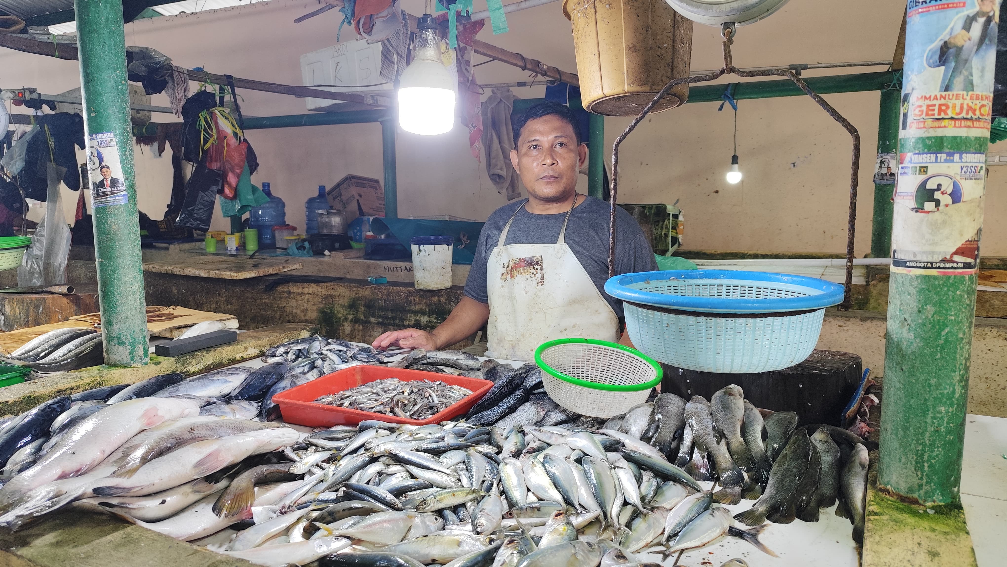 NATANAEL/RADAR TARAKAN MELONJAK: Harga ikan di pasar tradisional di Tarakan alami lonjakan akibat cuaca ekstrim.