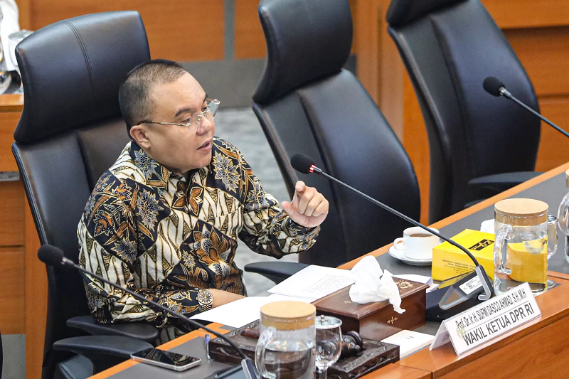 Wakil Ketua DPR RI yang juga Ketua Tim Pengawas (Timwas) Haji tahun 2025 Sufmi Dasco Ahmad memimpin Rapat Koordinasi dengan Panitia Kerja Biaya Penyelenggara Ibadah Haji (Panja BPIH) 2025 Komisi VIII