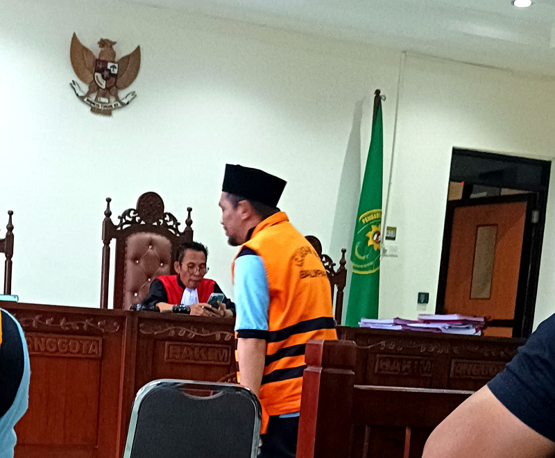 SYAHRUL/KP JANGAN DITIRU: Pengedar narkoba asal Kutai Kartanegara menjalani sidang di Pengadilan Negeri Balikpapan. Ia terancam hukuman berat.