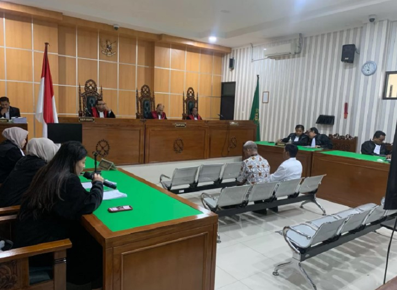 BAYU/KP DIMULAI: Sidang perdana korupsi Alsintan Paser di Pengadilan Tipikor Samarinda, Senin (3/2).