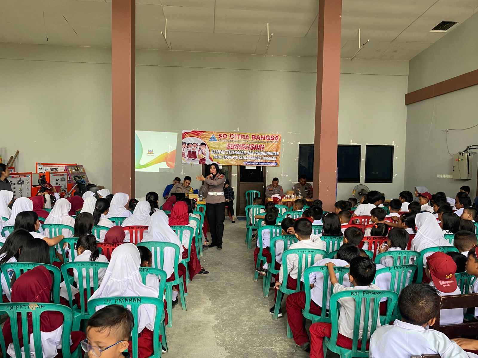 Humas Polres Tarakan EDUKASI: Program SELEBRASI yang dilakukan Polres Tarakan di SD Citra Bangsa, Selasa (4/2).