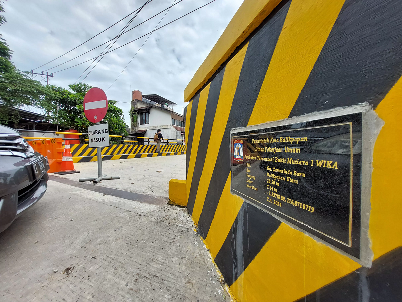 Syahrul/KP DITUTUP: Jalan Perumahan Wika ke Balikpapan Baru yang ditutup.