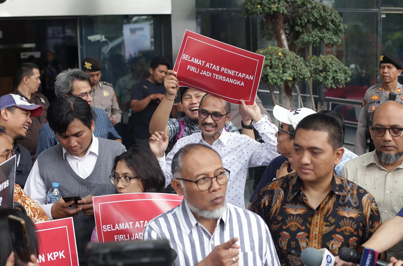 DERY RIDWANSAH/JAWA POS KAWAL PERKARA: Aksi eks pegawai KPK di Gedung Merah Putih KPk Jakarta dihadiri sejumlah eks pimpinan KPK, seperti Abraham Samad, Bambang Widjojanto, mantan penyidik senior KPK