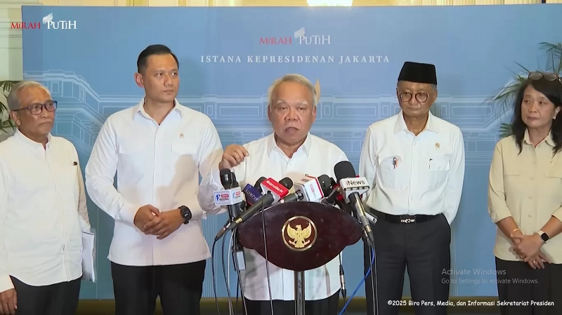 ISTIMEWA ANGIN SEGAR: Kepala Otorita IKN Mochamad Basuki Hadimuljono saat memberikan keterangan pers usai ratas lanjutan membahas progres pembangunan IKN di Istana Kepresidenan Jakarta, Senin (3/2).