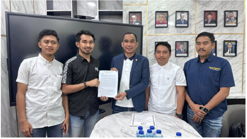 JAGA PERADILAN: Anggota Komisi III DPR RI, Rudianto Lallo menyesalkan terjadinya kericuhan antara Razman Arif Nasution dengan Hotman Paris di ruang persidangan Pengadilan Negeri Jakarta Utara . (Istim