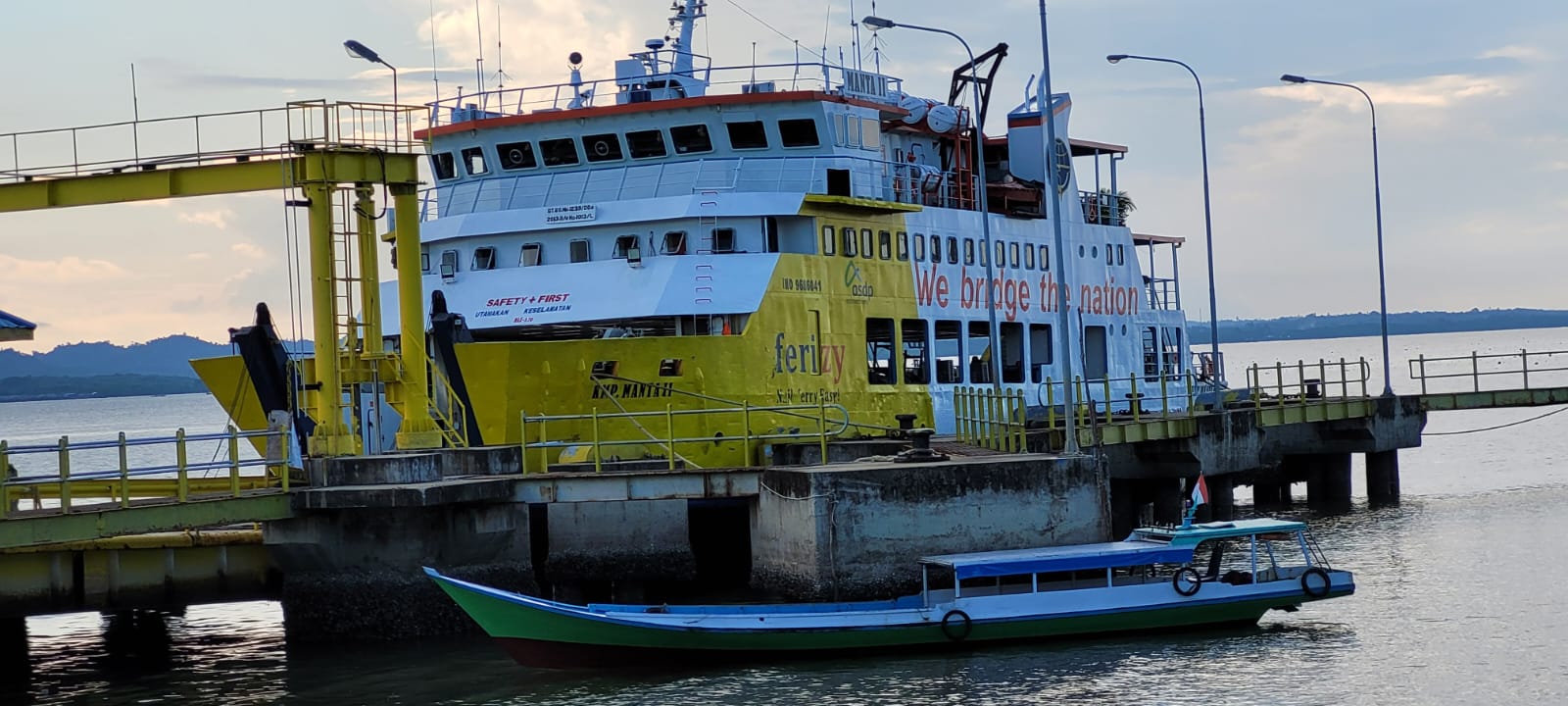 DOK RADAR TARAKAN KEMBALI BEROPERASI: Kapal Feri yang sempat berhenti sementara pelajarannya, kini beroperasi kembali.  &nbsp;