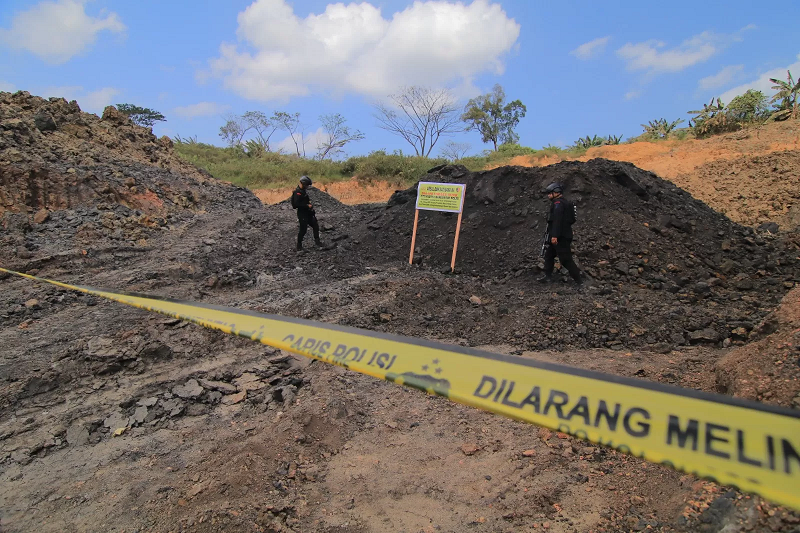 DOK/KP WARNING: Pemberian izin pertambangan rakyat masih menuai pro dan kontra. Keberadaannya dinilai bisa berkontribusi terhadap kerusakan lingkungan.