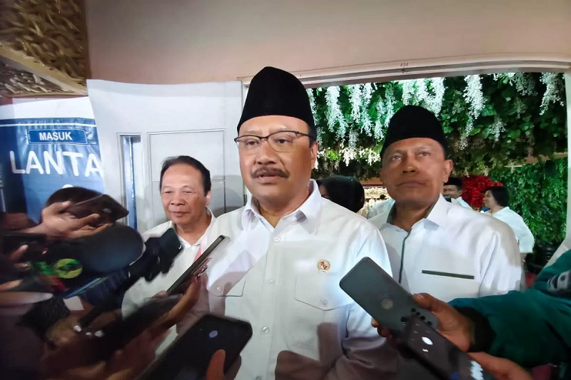 ISU RESHUFFLE: Menteri Sosial Gus Ipul buka suara terkait isu reshuffle Kabinet Merah Putih yang ramai diperbincangkan. (Novia Herawati/JawaPos.com)