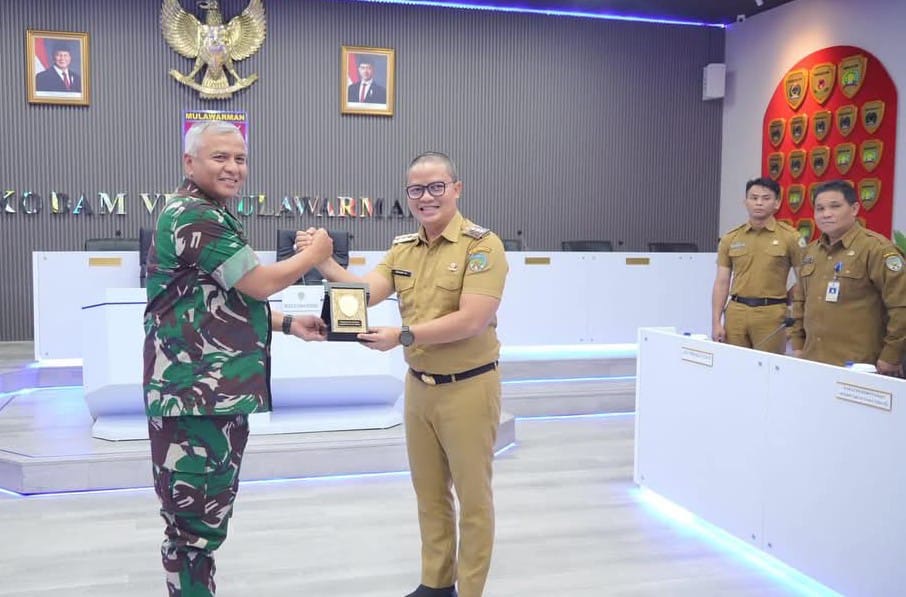 kesepakatan:%20Pangdam%20VI/Mulawarman%20dan%20Bupati%20Tana%20Tidung%20usai%20penandatangan%20kesepakatan%20terkait%20lokus%20latihan%20tempur%20TNI,%20di%20Balikpapan,%20Senin%20(10/2).