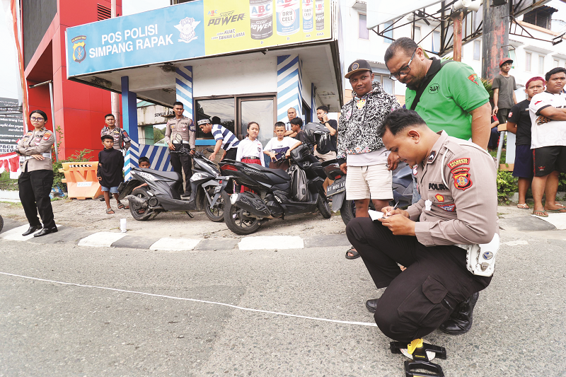ANGGI/KP INSIDEN: Olah TKP dilakukan di lokasi kecelakaan lalu lintas di Kawasan Muara Rapak, Balikpapan yang menyebabkan satu orang tewas dan satu mengalami luka-luka.