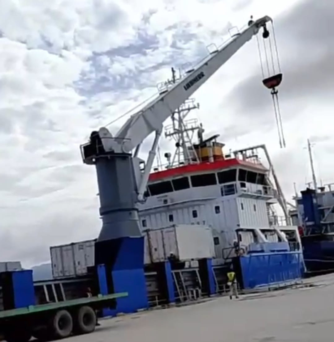 TRANSPORTASI: Angkutan perintis laut yang penggunaannya juga untuk mengangkut kebutuhan pokok masyarakat. FOTO: ISTIMEWA