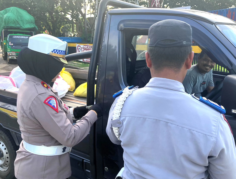 KP PEMERIKSAAN: Kendaraan roda empat yang dilakukan pemeriksaan oleh Polresta Balikpapan bersama Dishub Balikpapan.