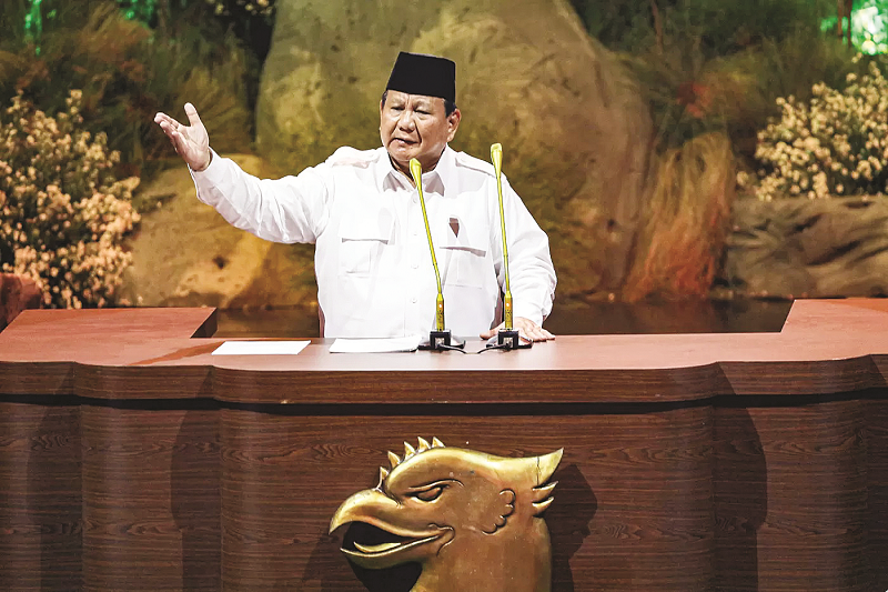 SALMAN TOYIBI/JAWA POS PIDATO: Presiden yang juga Ketua Umum Partai Gerindra, Prabowo Subianto menyampaikan pidato politik saat puncak perayaan HUT Ke-17 Partai Gerindra di Sentul International Conve