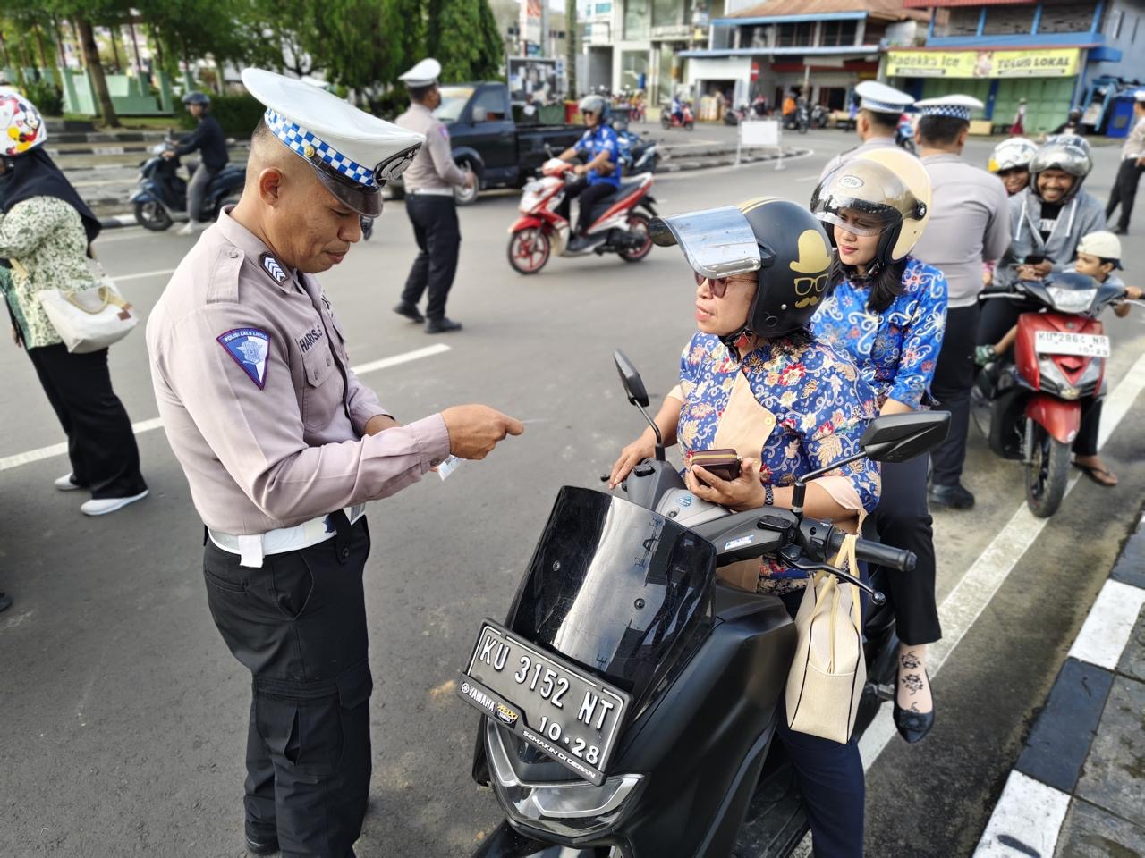 DOK SATLANTAS POLRES NUNUKAN RAZIA KENDARAAN: Sudah ada belasan tilang dan ratusan teguran dalam operasi Keselatan Kayan 2025 selama sepekan.