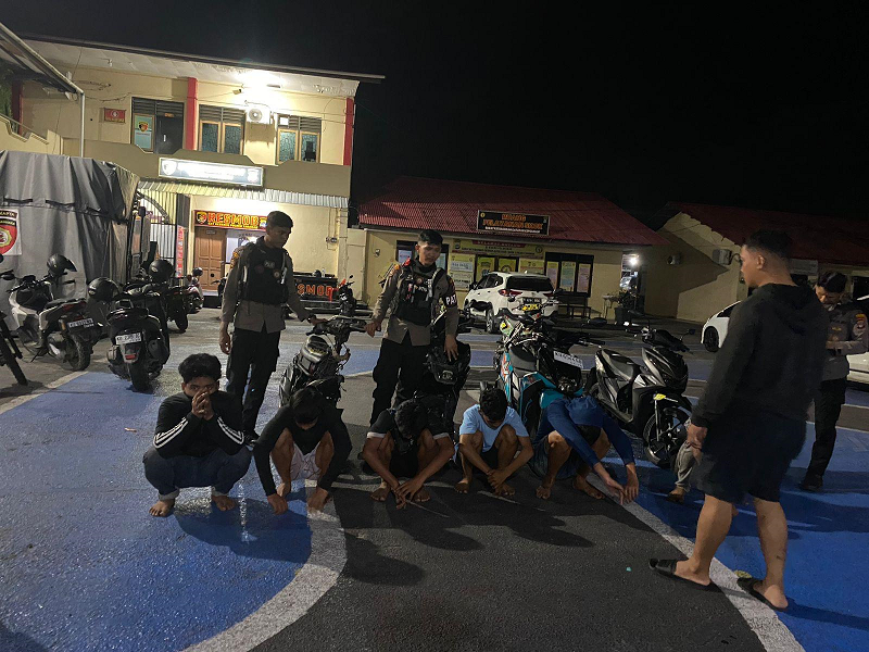 SATSAMAPTA POLRES TARAKAN DIAMANKAN: Para remaja yang diduga ikut menonton Aksi balap liar berhasil diamankan oleh tim Patroli Presisi Satuan Samapta Polres Tarakan.