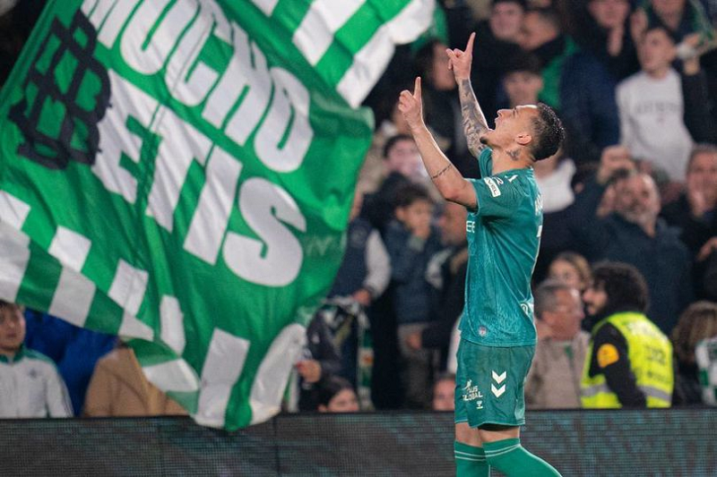 Real Betis Official CETAK GOL: Antony merayakan gol dalam laga Real Betis vs Real Sociedad di La Liga 2024/2025, Senin (17/2) dini hari WIB.