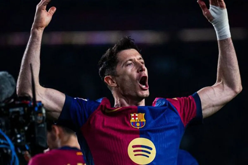 X/@FCBarcelona RAIH KEMENANGAN: Pemain Barcelona Robert Lewandowski berselebrasi setelah berhasil mengeksekusi penalti saat pertandingan lanjutan pekan ke-24 LaLiga kontra Rayo Vallecano di Stadion O