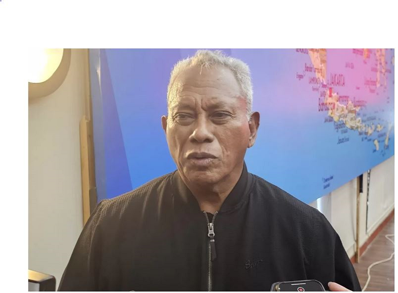 BELA HASTO: Ketua Bidang Kehormatan DPP PDI Perjuangan, Komarudin Watubun di kantor DPP PDIP, Jalan Diponegoro, Menteng, Jakarta Pusat, Selasa (18/2). (Ridwan/JawaPos.com)