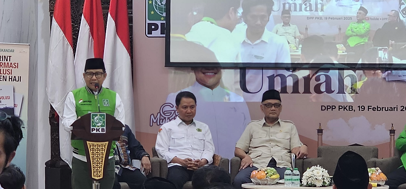 SOROT HAJI: Ketua Umum Partai Kebangkitan Bangsa (PKB) Muhaimin Iskandar alias Cak Imin di kantor DPP PKB, Jakarta, Rabu (19/2). (Muhammad Ridwan/JawaPos.com).
