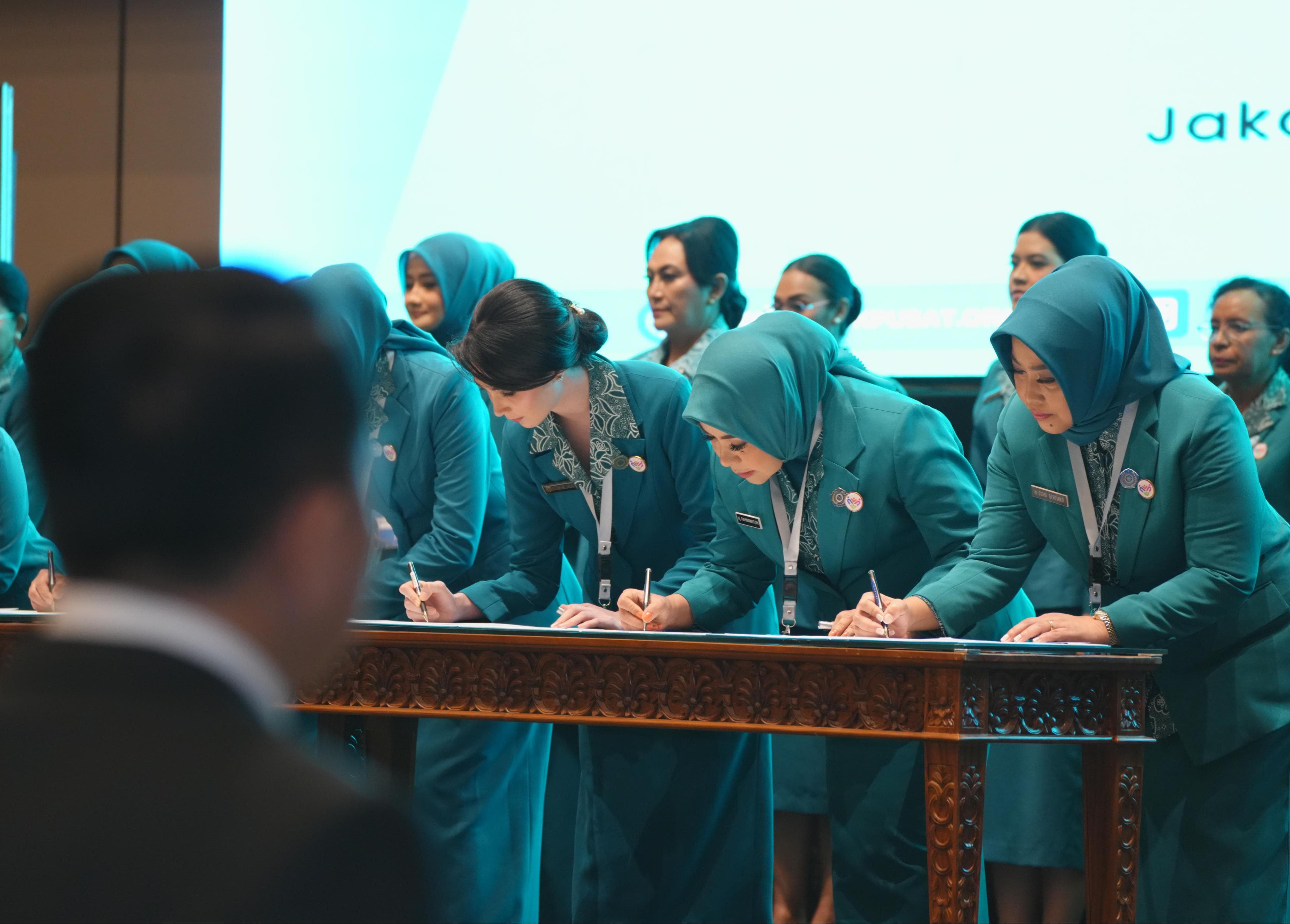 PROGRAM: Prosesi pelantikan Ketua TP PKK dan Pembina Posyandu provinsi se-Indonesia di Jakarta. FOTO: DKISP KALTARA